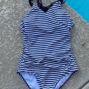 Kona Sol swim suit size medium